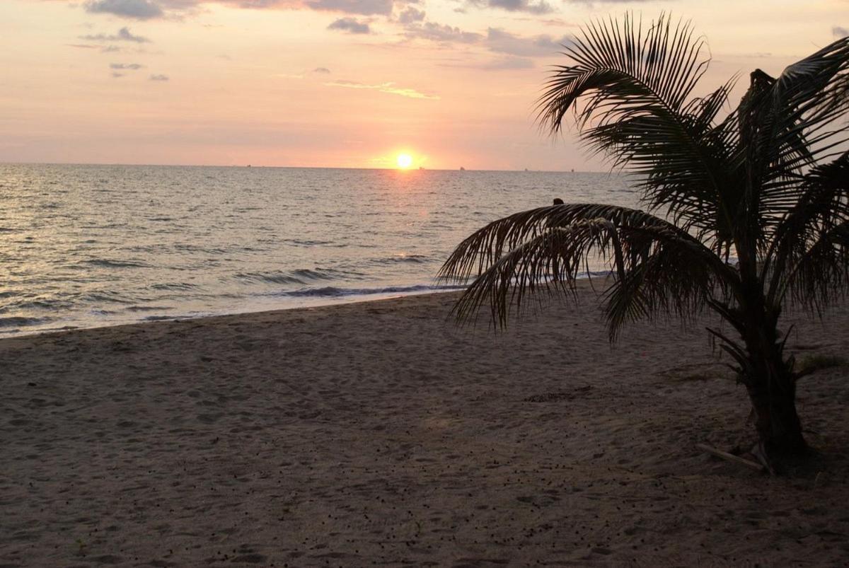 Sammy Seaview: Beachfront Golden Elephant at Mae Ramphueng Apartment Rayong Exterior photo